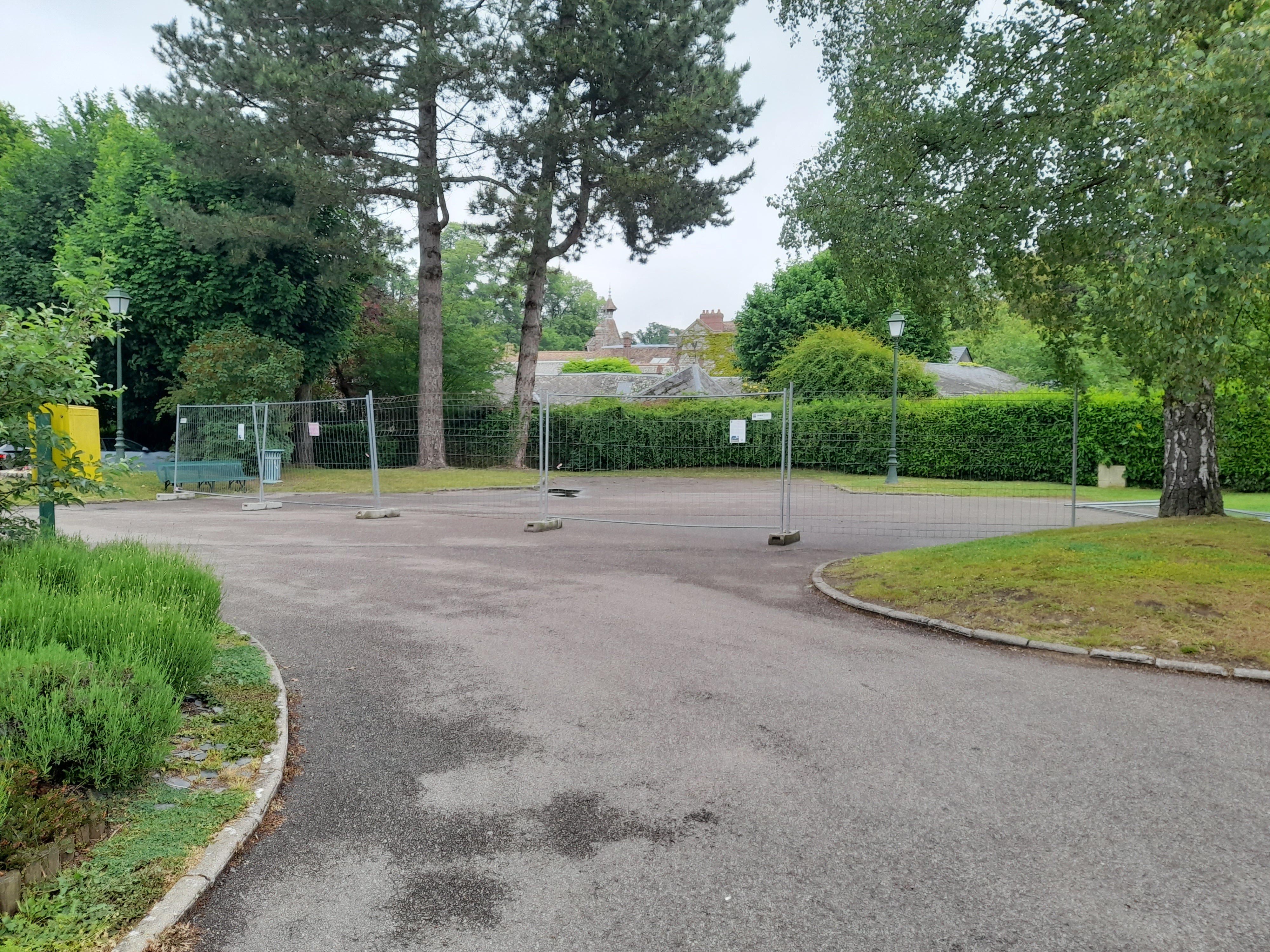 parking place du cloitre 2