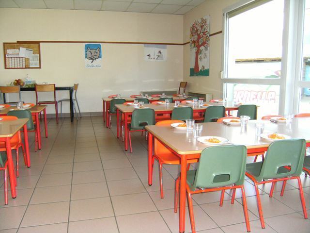 Réfectoire cantine maternelle