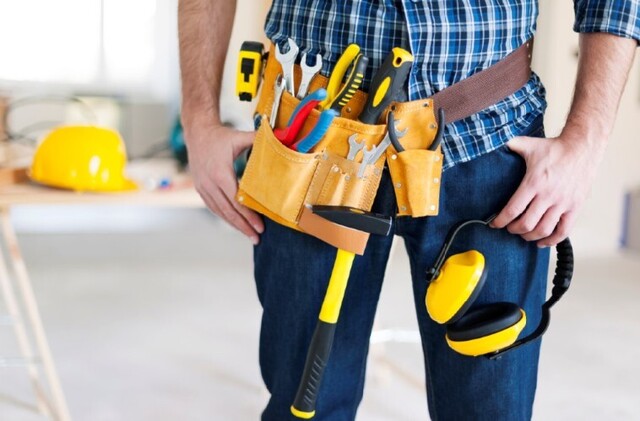 partie-de-travailleur-de-la-construction-avec-ceinture-d-outils